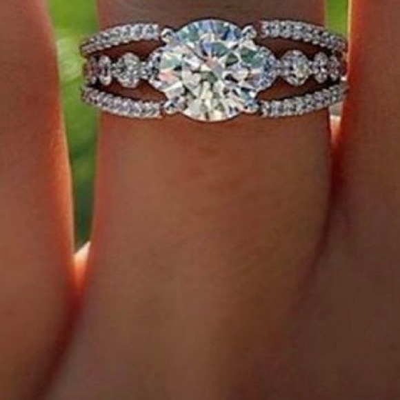 Beautiful White Sapphire 925 Sterling Silver Elegant Ring Women’s Size 6 - Picture 3 of 14